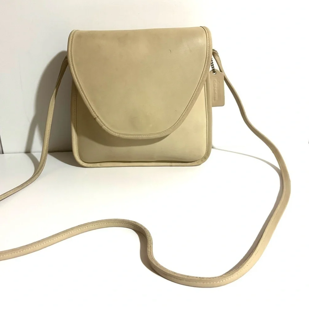 Coach vintage Elegant Cream distressed leather crossbody Bag